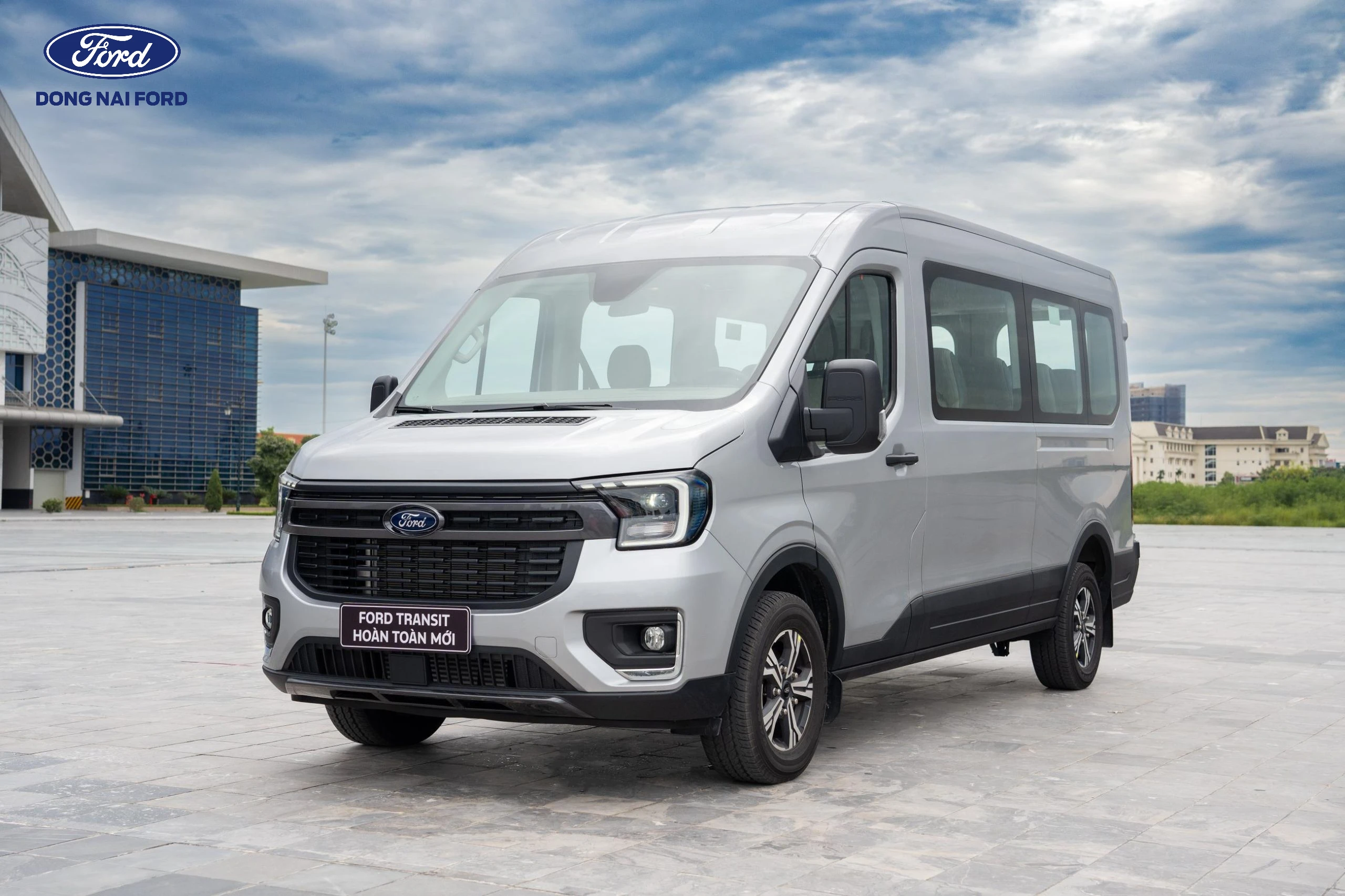 Bảng giá xe 16 chỗ Ford Transit