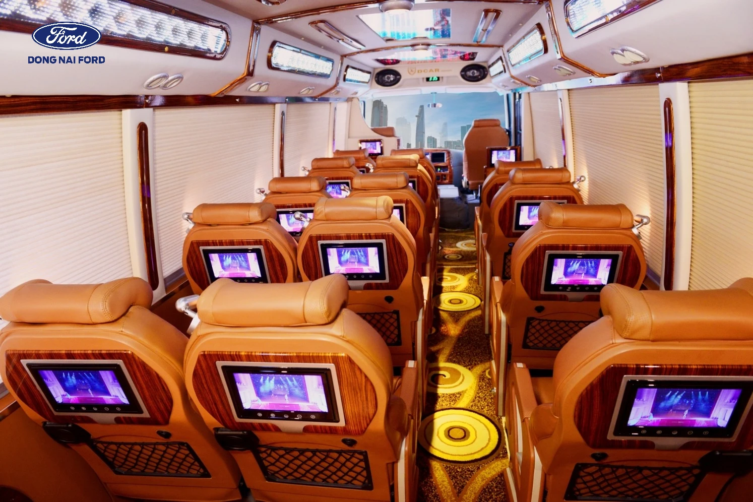 Các yếu tố ảnh hưởng đến giá xe limousine 16 chỗ