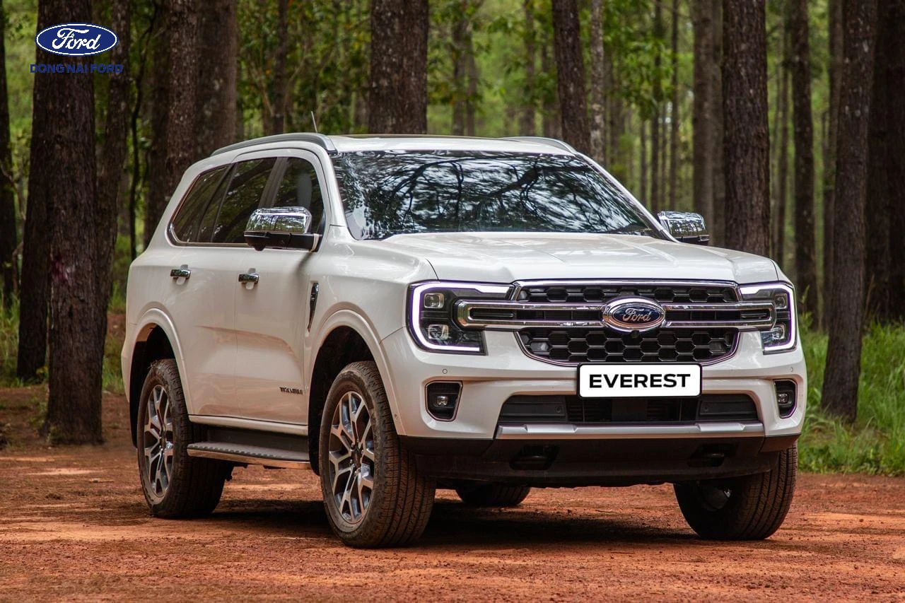 Dòng xe 7 chỗ Ford Everest Titanium 2.0L AT 4×2