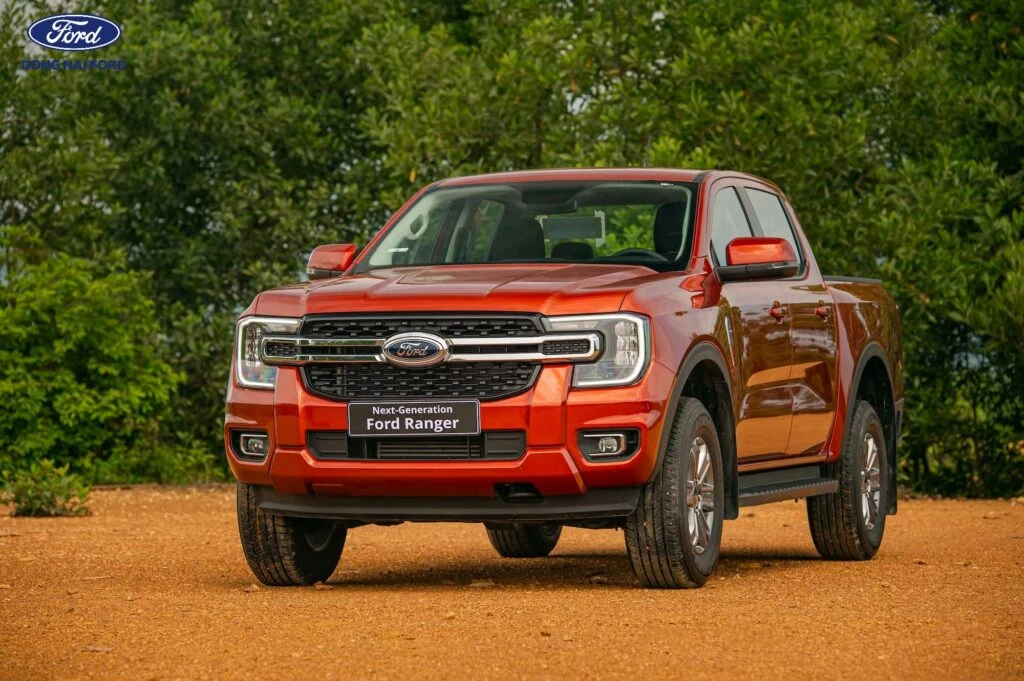 Xe bán tải Ford Ranger XLT 2.0L AT 4×4